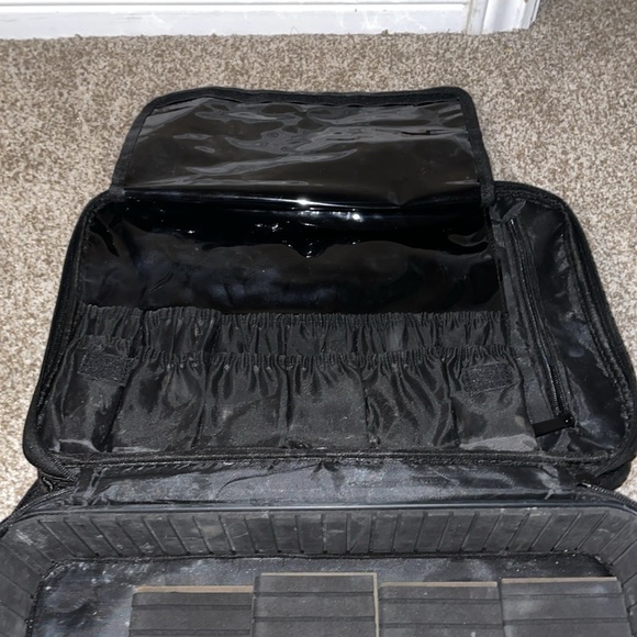 Black studio makeup suitcase - Picture 9 of 16